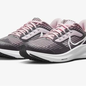 Nike Kids Sneakers in Pink and Black